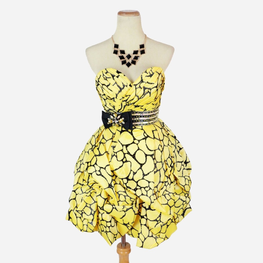 NWT Riva Lemon Beaded Floral Ruched Bodice Mini
